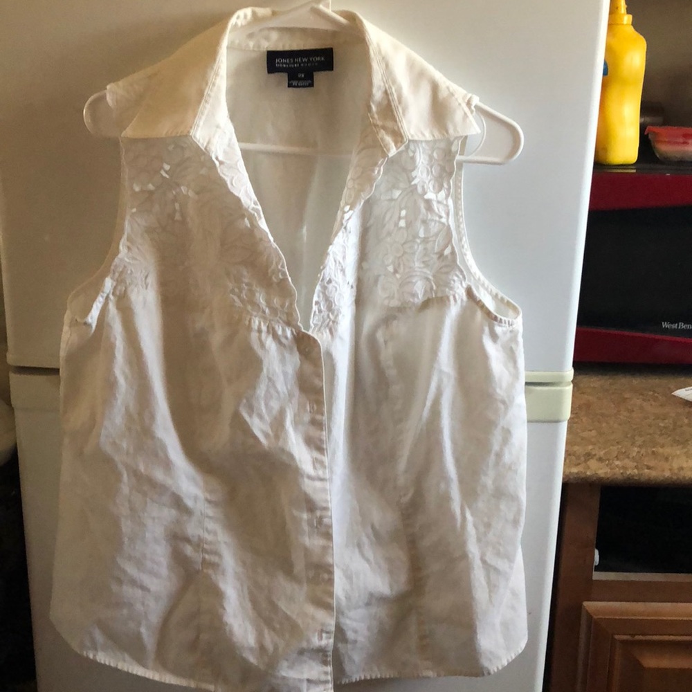 White sleeveless button up top
